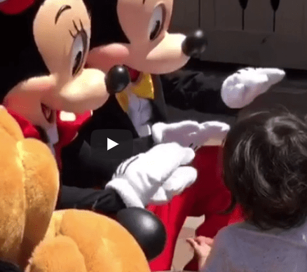 Todos deberíamos conocer las lenguas de signos, ¡incluso Mickey y Minnie!