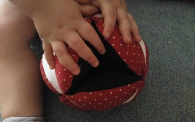 La pelota de gajos Montessori, mucho más que un juguete
