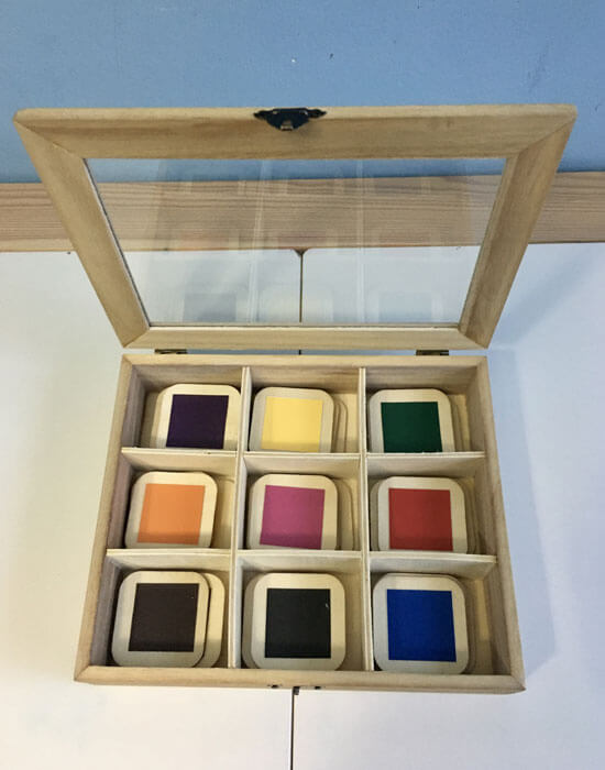 Muestra de la caja de color número 3 montessori hecha a mano