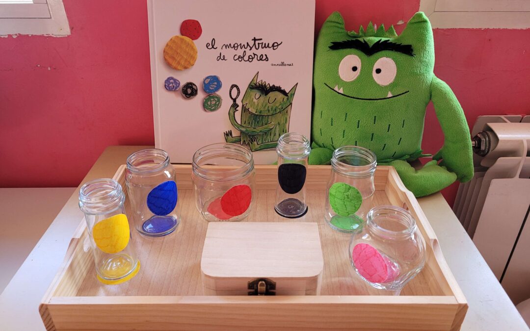 Adaptación de la bandeja de trasvases Montessori con el cuento El monstruo de Colores