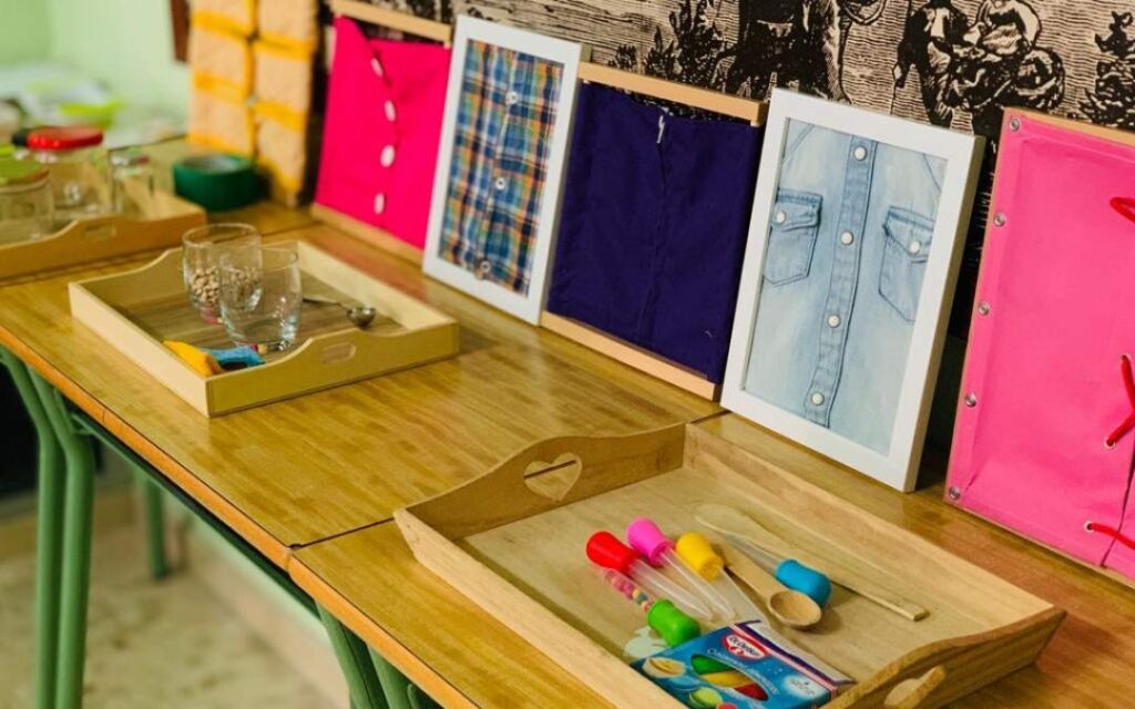 Materiales Montessori adecuados en función de la edad del niño o la niña. Secuenciación de materiales.