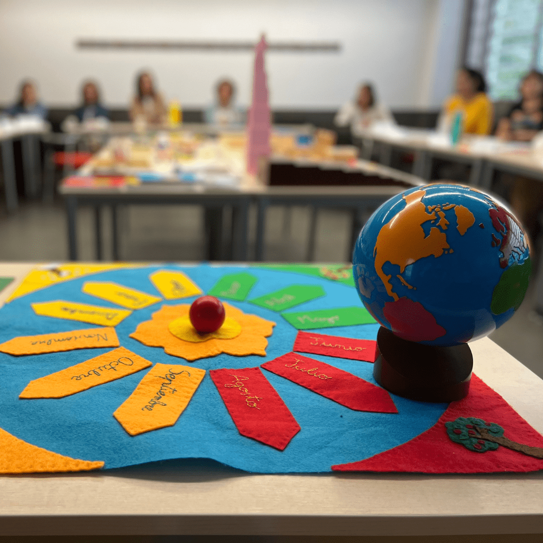 Asesoría Montessori para tu escuela Tu Guía Montessori puede ayudarte a implementar el método Montessori en tu centro y cambiar a una mirada más activa y enfocada en el desarrollo de la infancia.