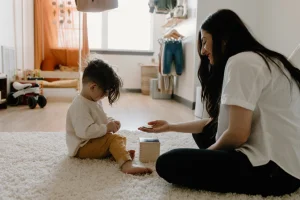 Formación Montessori para familiares que quieren una educación más respetuosa