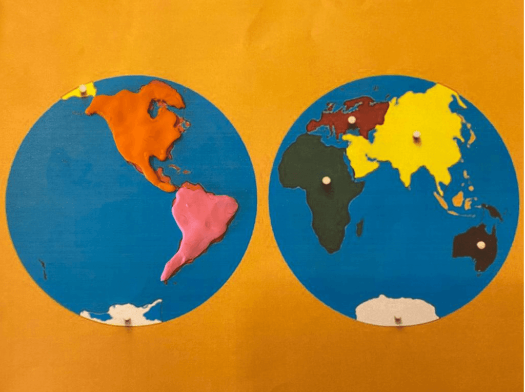 Le vamos dando forma a los continentes utilizando como guía el propio Planisferio Montessori impreso.