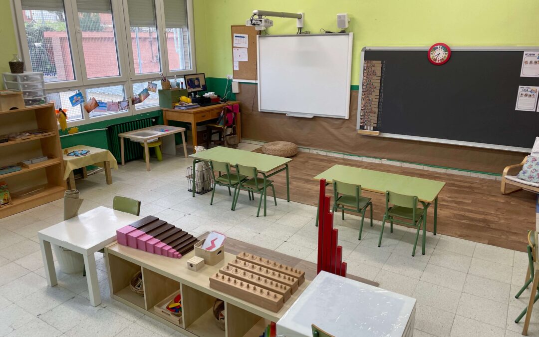 Ambiente preparado Montessori en el aula de educación infantil