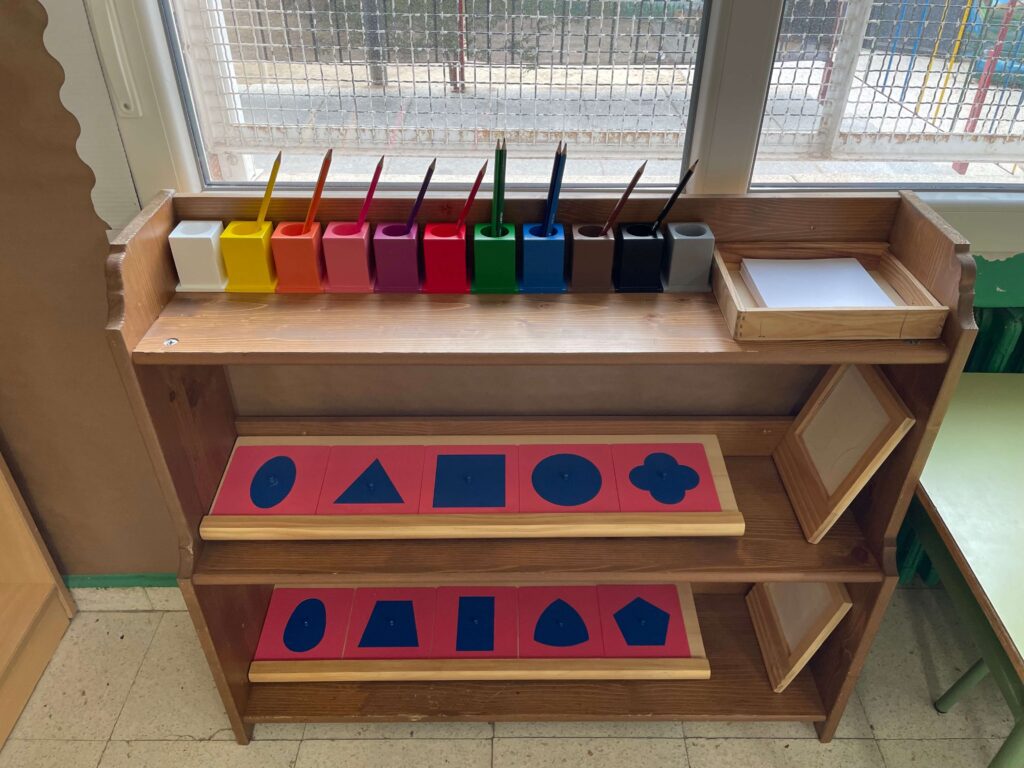 Imagen de resaques Montessori en una escuela pública.