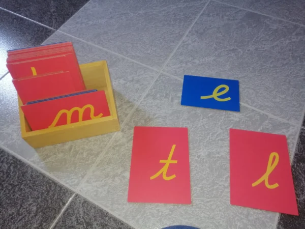 Letras de lija Montessori - Área del lenguaje