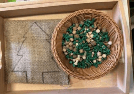 Actividad navideña de vida práctica en un cole público con aulas montessori
