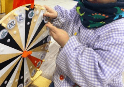 Actividad del área del lenguaje en el aula Montessori