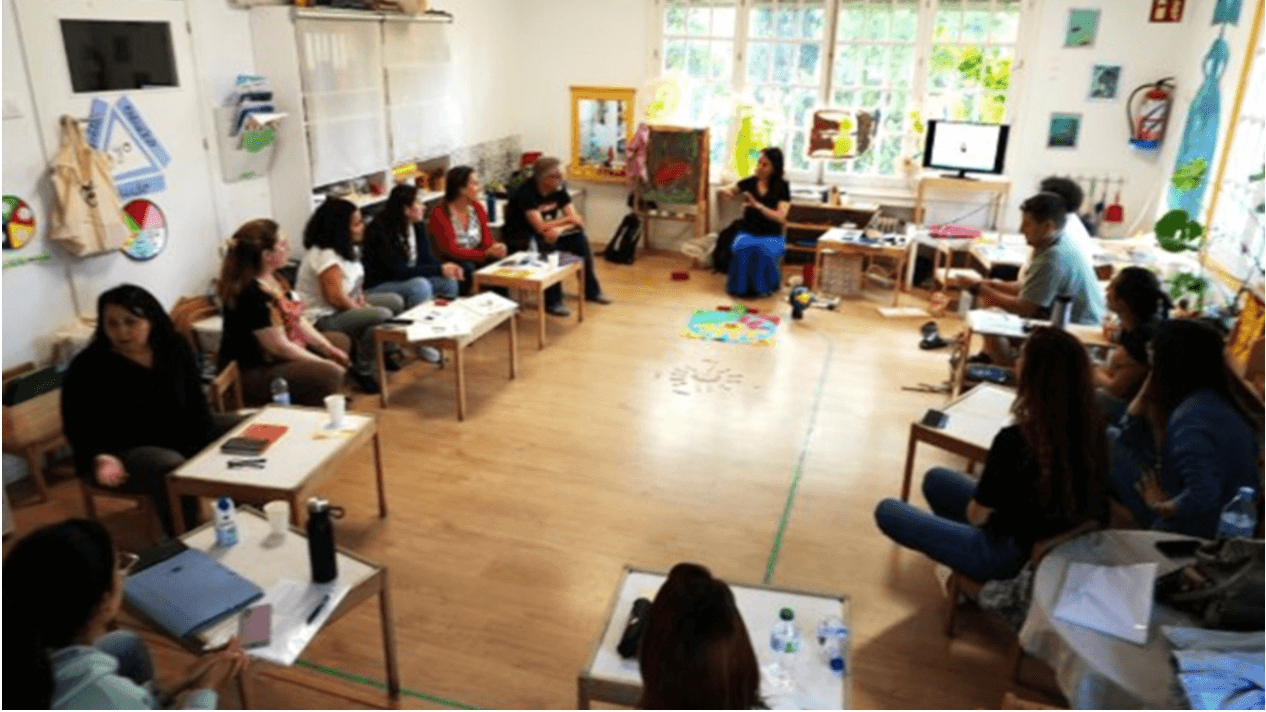 Curso de pedagogía Montessori para docentes impartido por Tu Guía Montessori Fotografía de los alumnos tras finalizar una formación presencial Montessori
